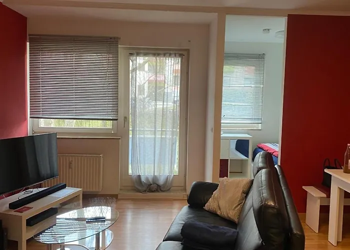 Zwei Mit Balkon Und Stellplatz Voll Moebliert * 特里尔